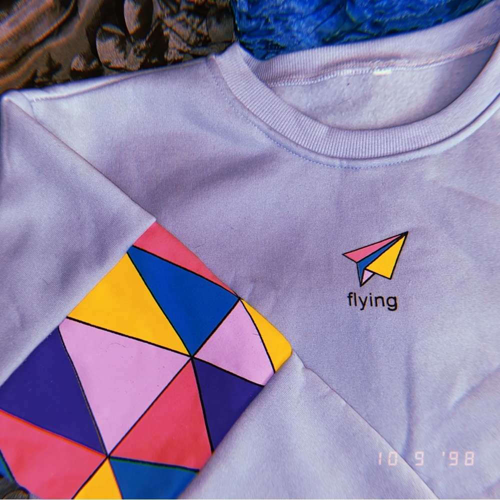 “Flying” Paper Airplane with Color Pattern - M Crew Neck